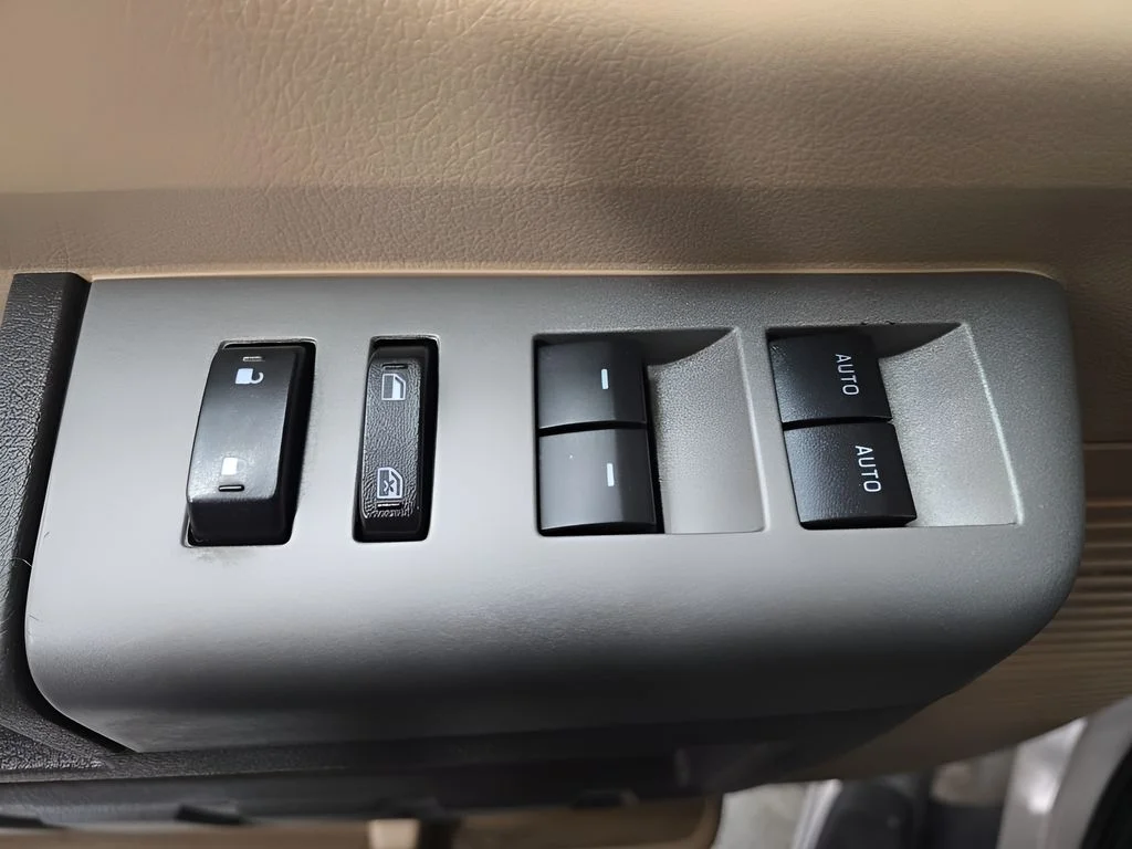 Used 2016 White Ford LARIAT image 32