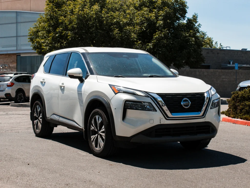 Used 2021 Pearl White Tricoat Nissan SV image 3