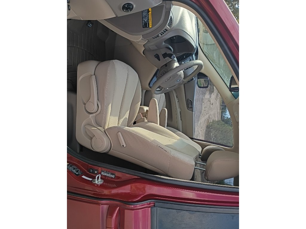 Used 2012 Claret Red Kia LX image 27
