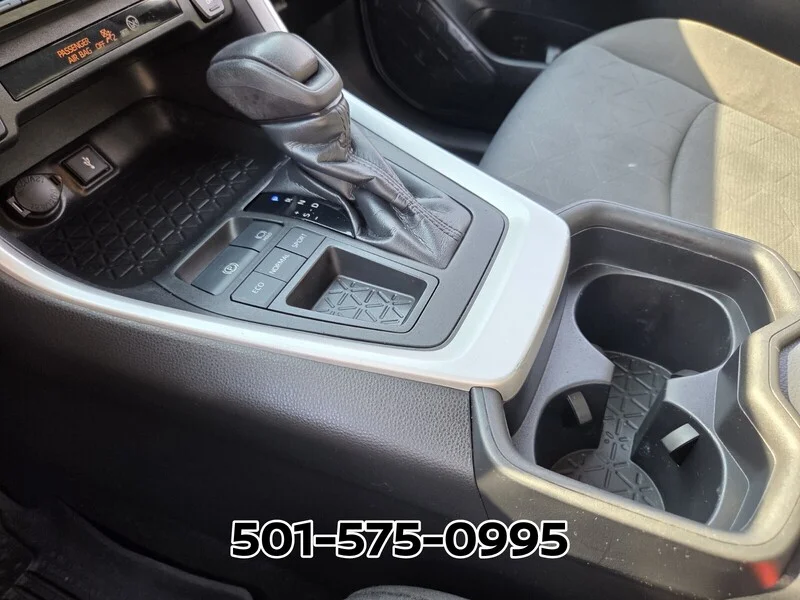 Used 2021 Magnetic Gray Metallic TOYOTA XLE FWD image 27