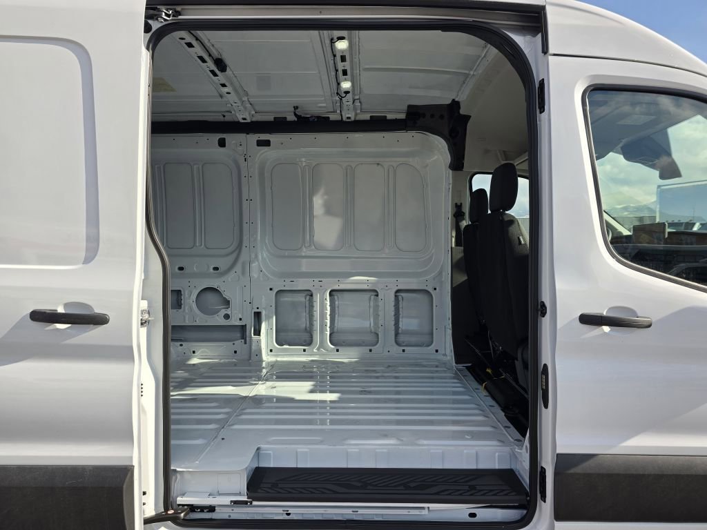 New 2026 Oxford White Ford Base image 30