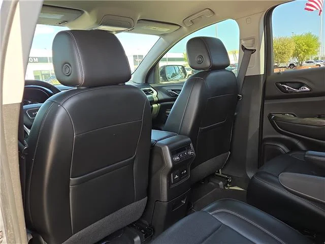 Used 2023 Sterling Metallic GMC SLT Front-Wheel Drive image 12