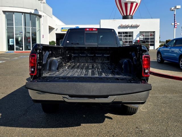 New 2026 Diamond Black Crystal Pearl-Coat Exterior Paint RAM Tradesman image 26