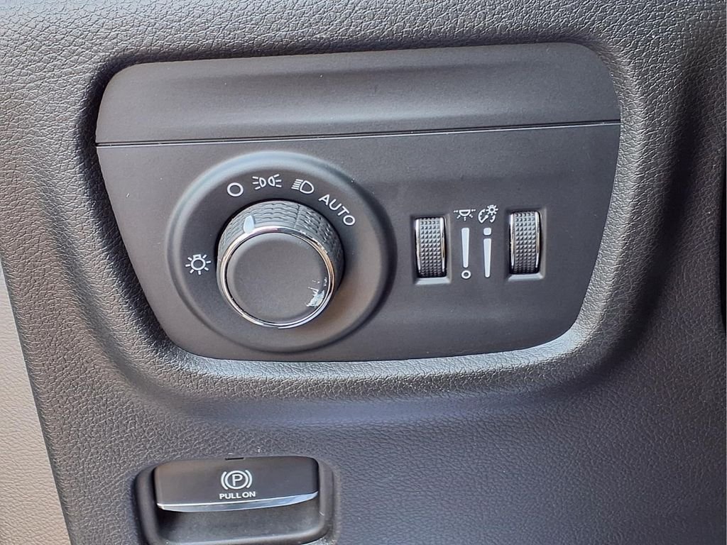 Used 2024 White Jeep Laredo image 19