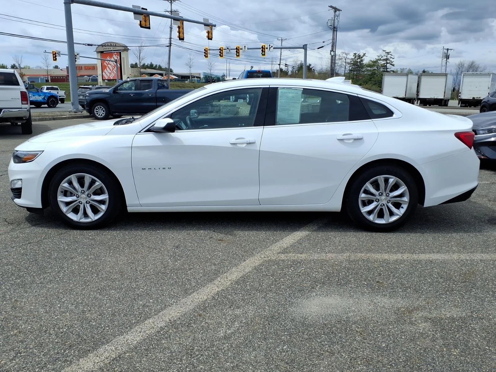 Used 2024 Summit White Chevrolet LT image 8