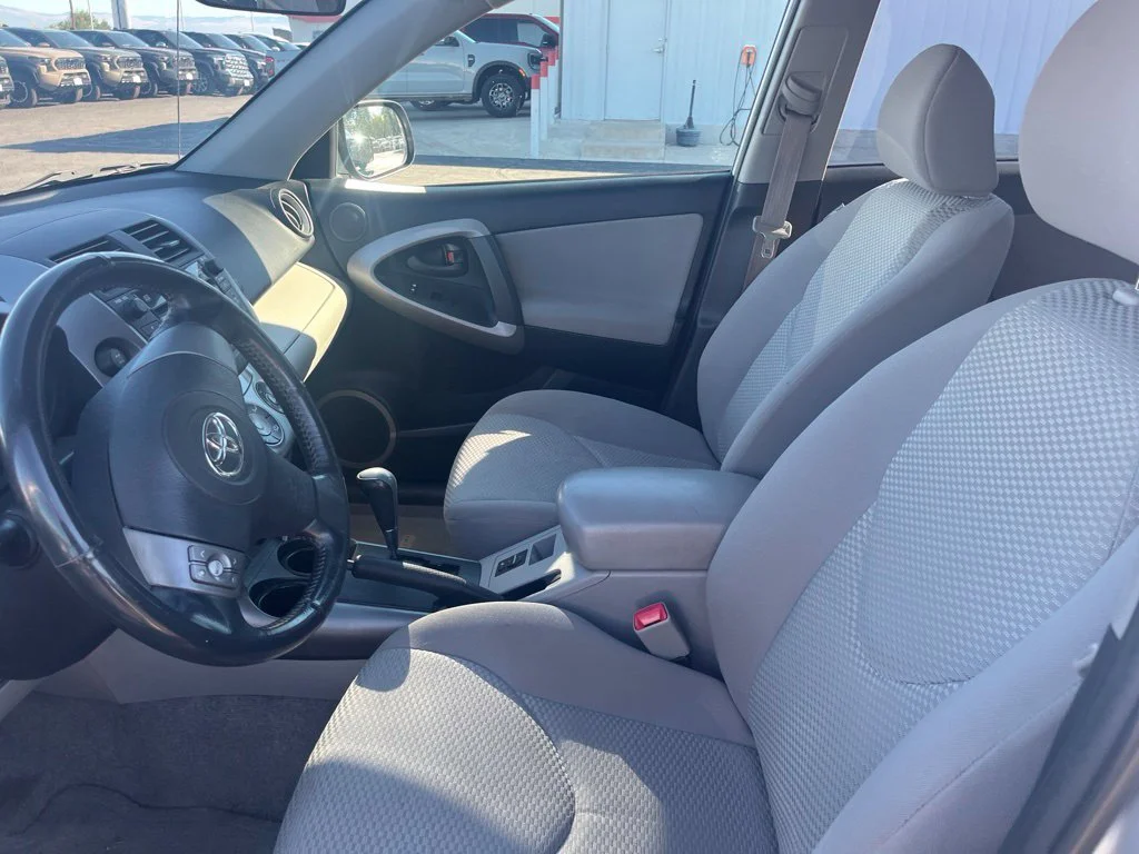 Used 2008 Classic Silver Metallic Toyota Limited image 16