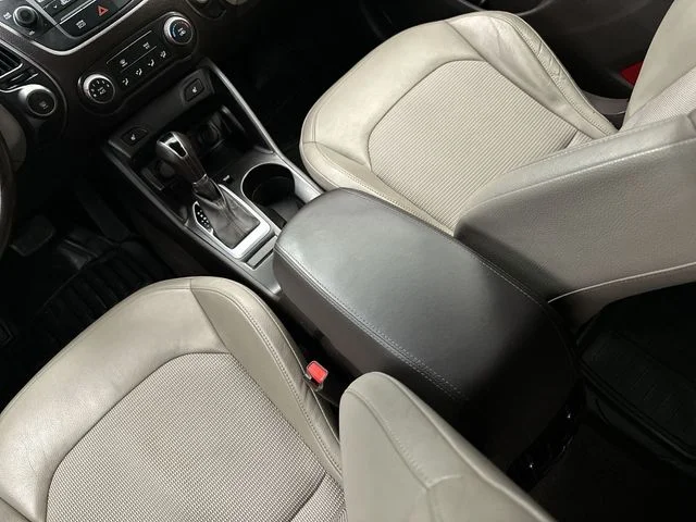 Used 2015 Red Hyundai SE image 24