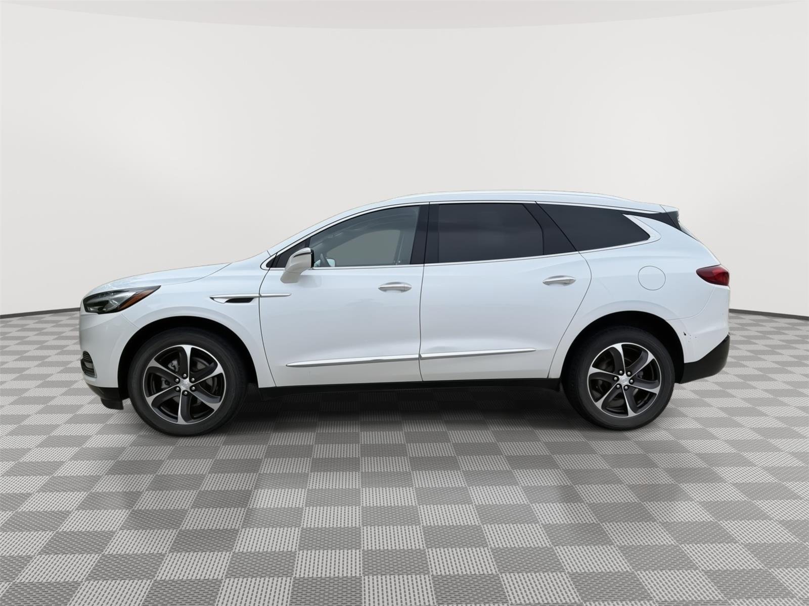 Used 2021 White Frost Tricoat Buick Essence image 4