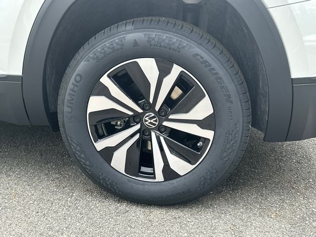New 2026 White/off-white Volkswagen 2.0T SE image 36