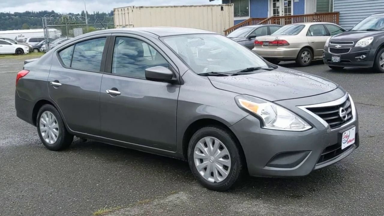 2017 Nissan Versa 1.6 S photo 3
