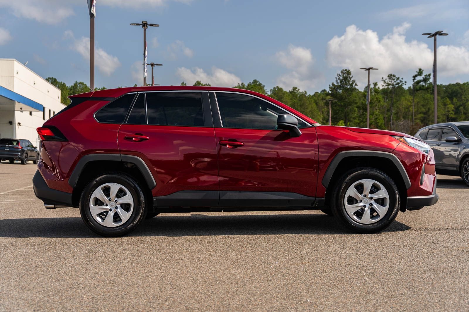 2023 Toyota RAV4 LE - Photo 8