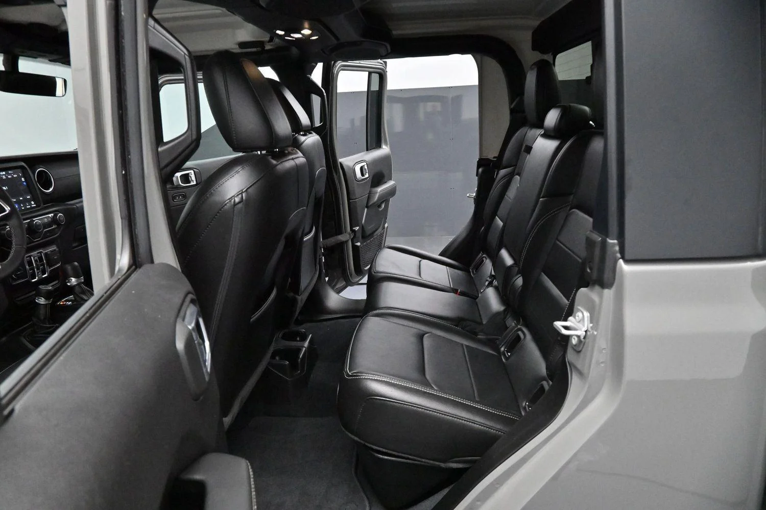 Used 2022 Sting-Gray Clearcoat Jeep Overland image 28