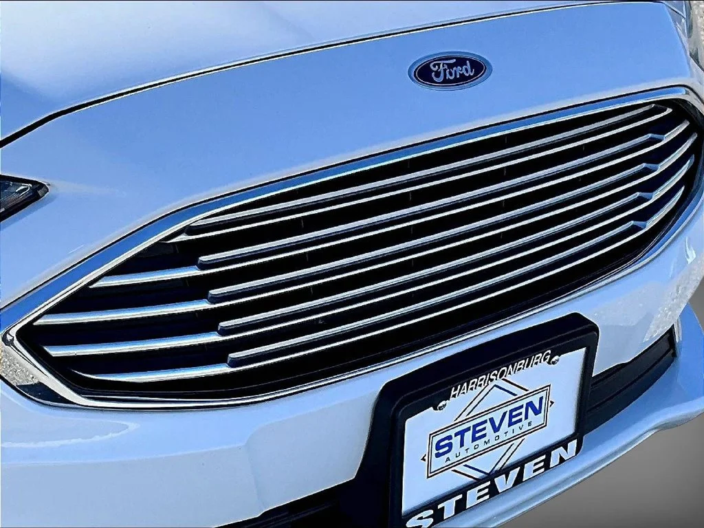 Used 2018 Oxford White Ford SE image 37