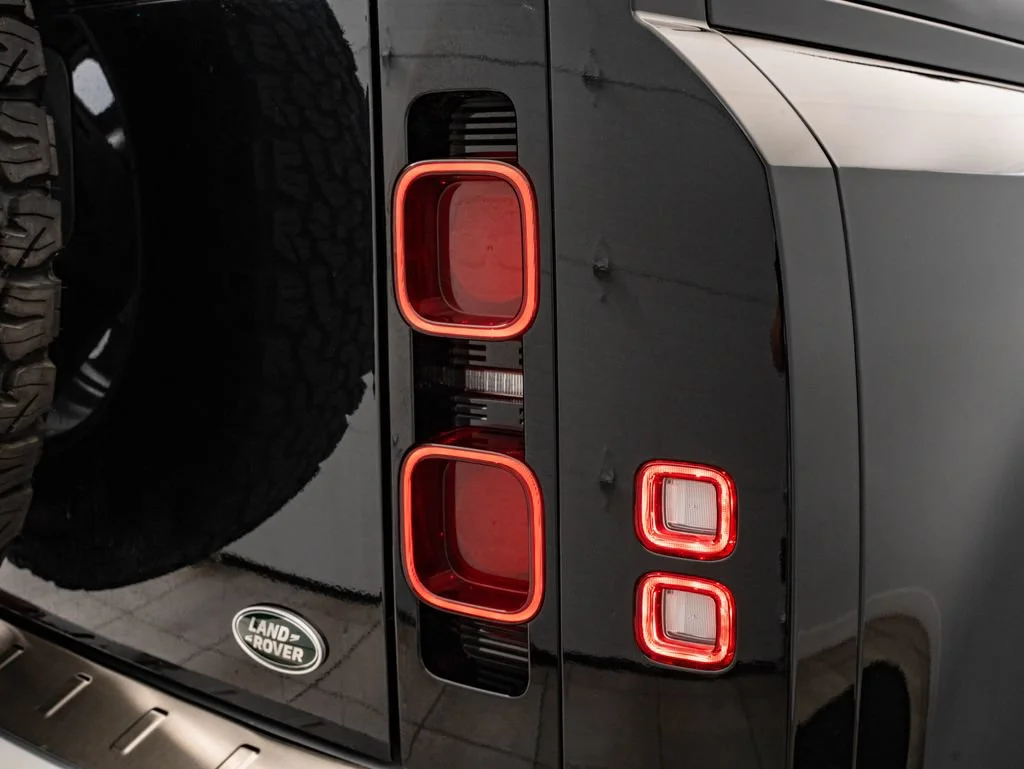 Used 2023 Black Land Rover S image 9