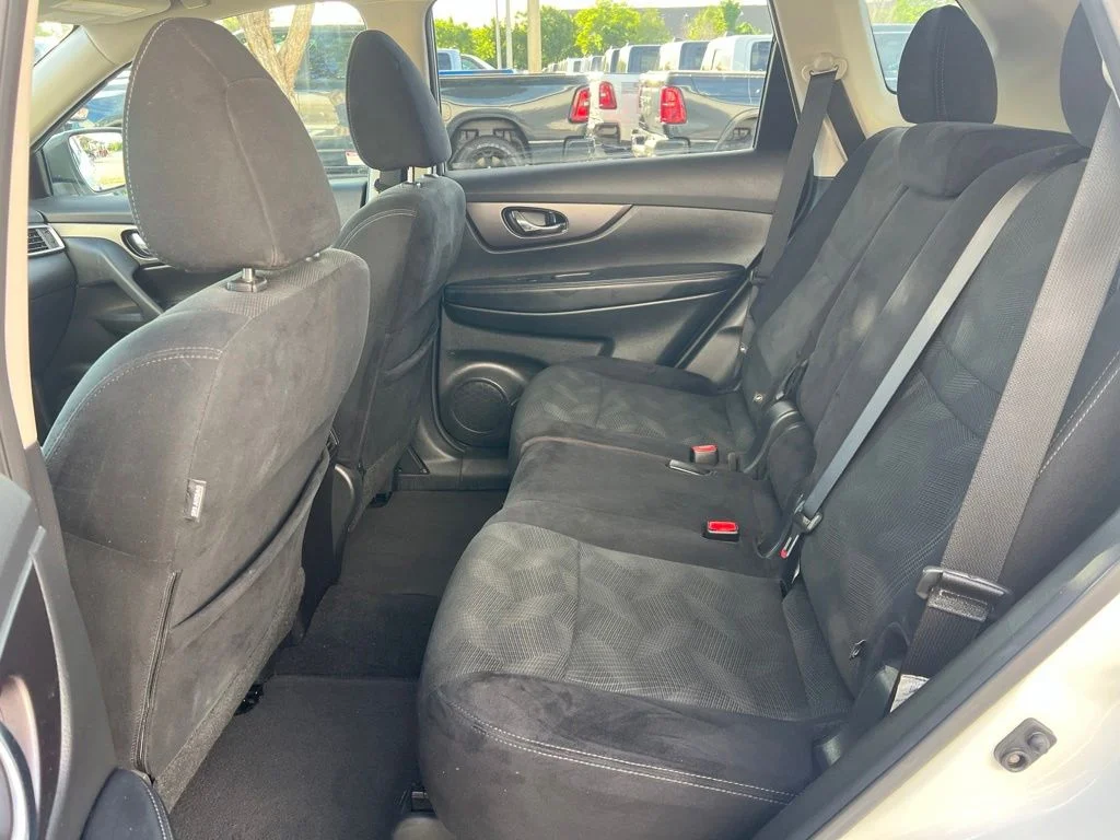 Used 2016 White Nissan SV image 22