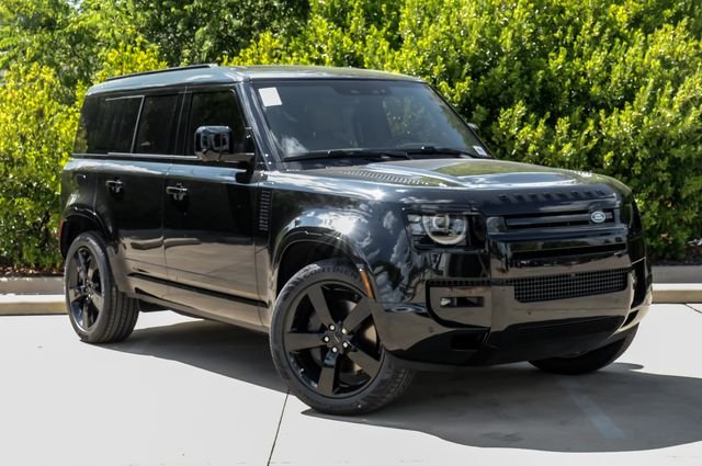 New 2026 Santorini Black Land Rover X-Dynamic SE image 7