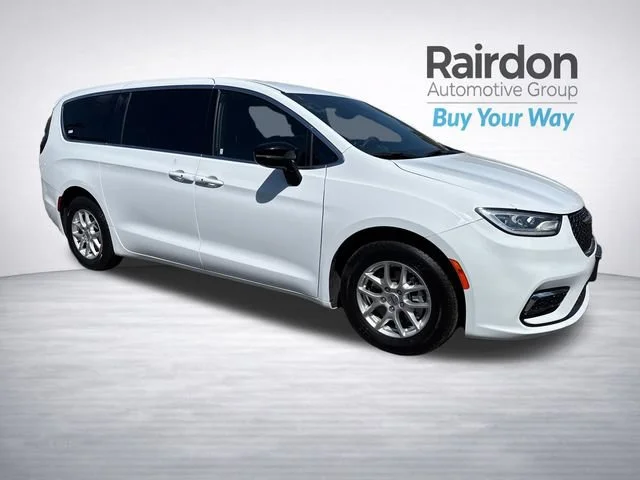 Used 2025 Bright White Clearcoat Chrysler Select image 1