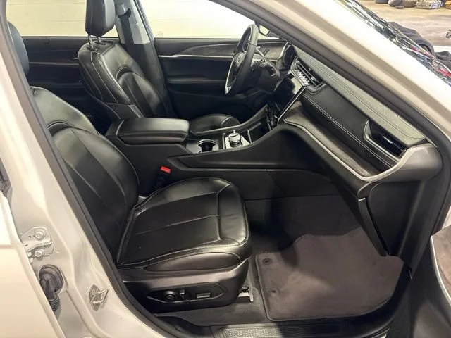 Used 2024 White Jeep Limited 4x4 image 45
