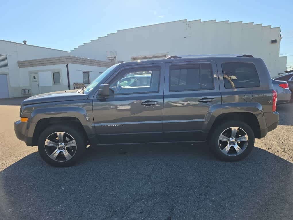 Used 2017 Granite Crystal Metallic Clearcoat Jeep High Altitude image 3