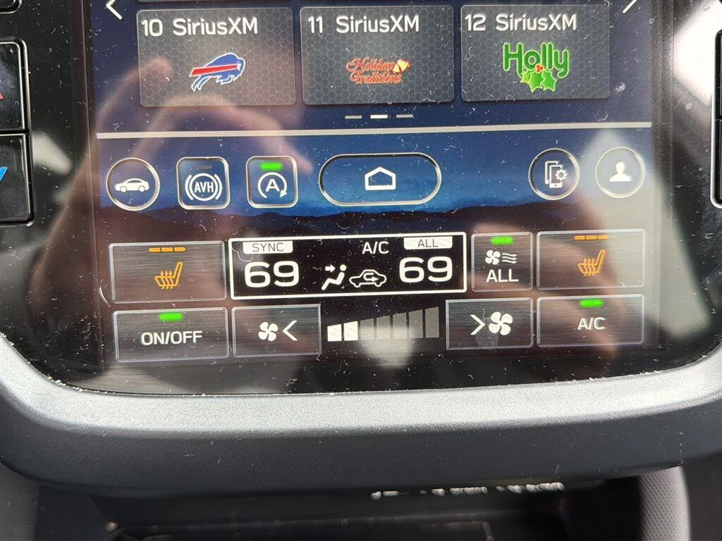 Used 2025 River Rock Pearl Subaru Premium image 4
