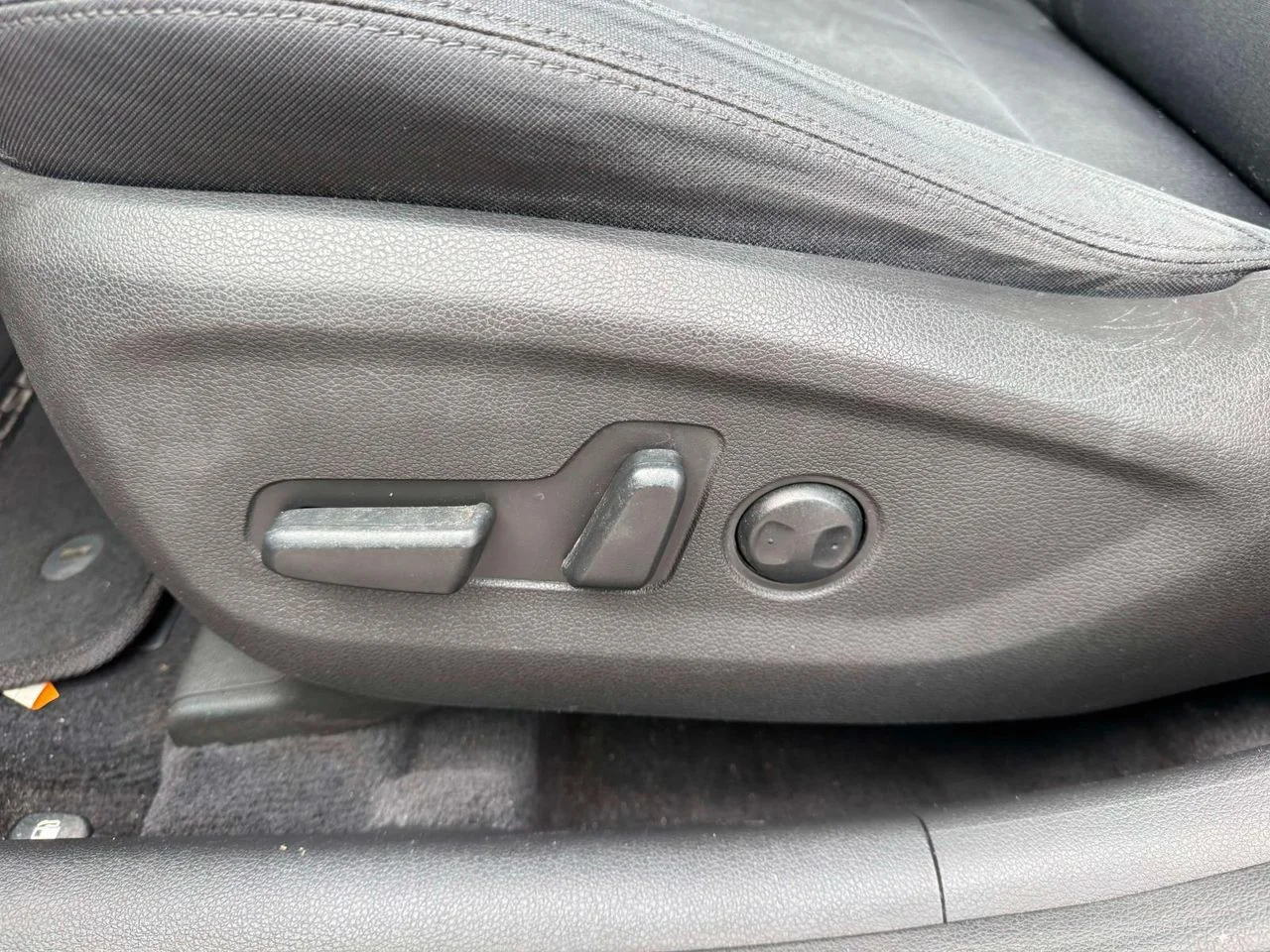 Used 2017 Black Noir Pearl Hyundai SE image 19