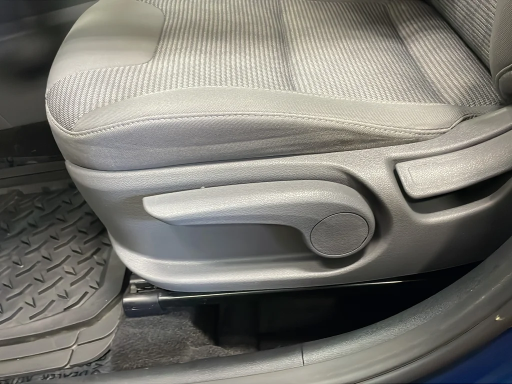 Used 2022 Blue Kia LXS image 17