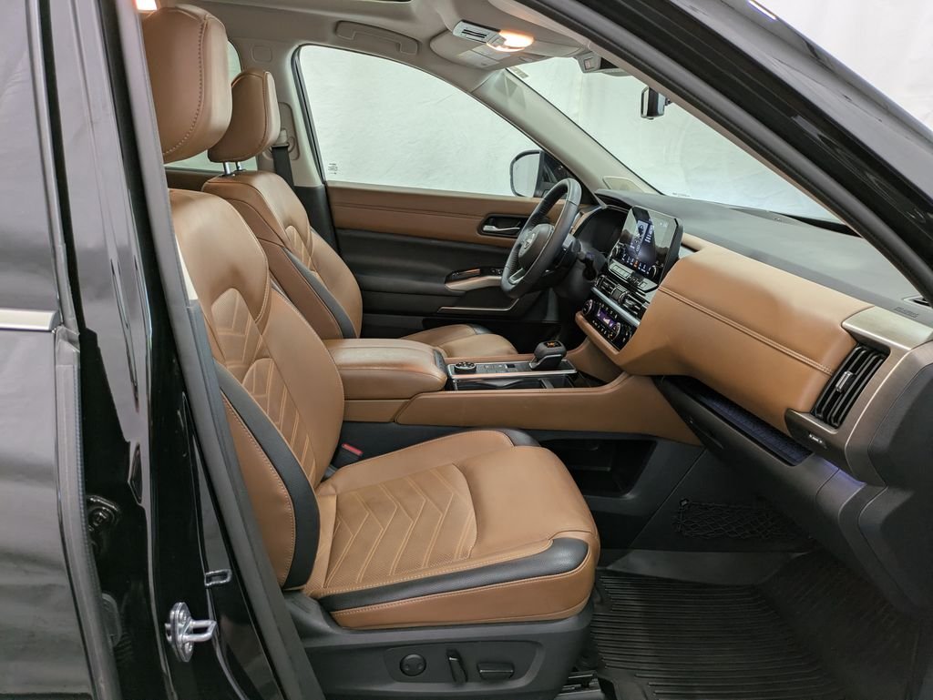 Used 2024 Black Nissan Platinum image 15