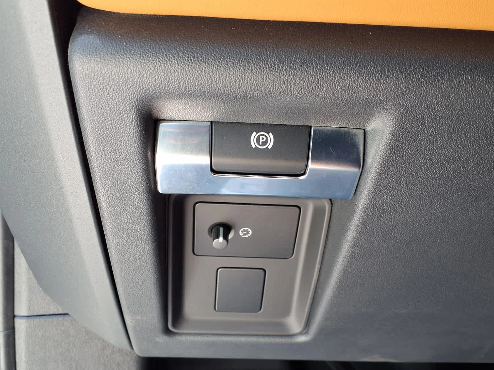 Used 2021 Silicon Silver Premium Metallic Land Rover X image 21