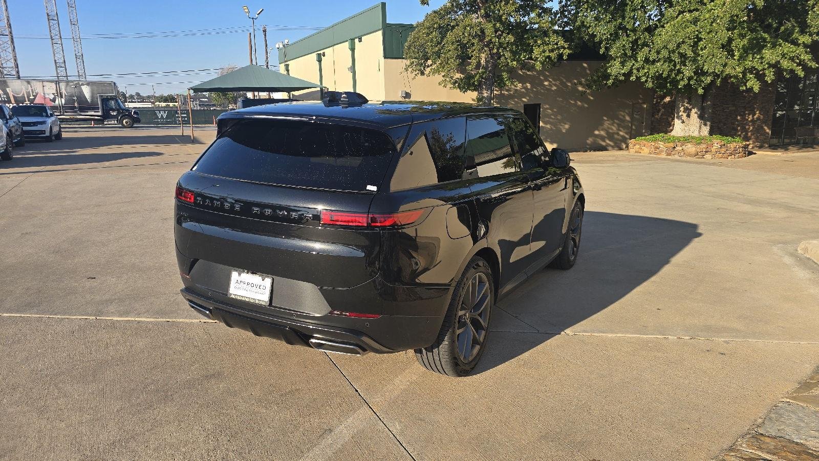 Certified Used 2025 Santorini Black Land Rover SE image 4