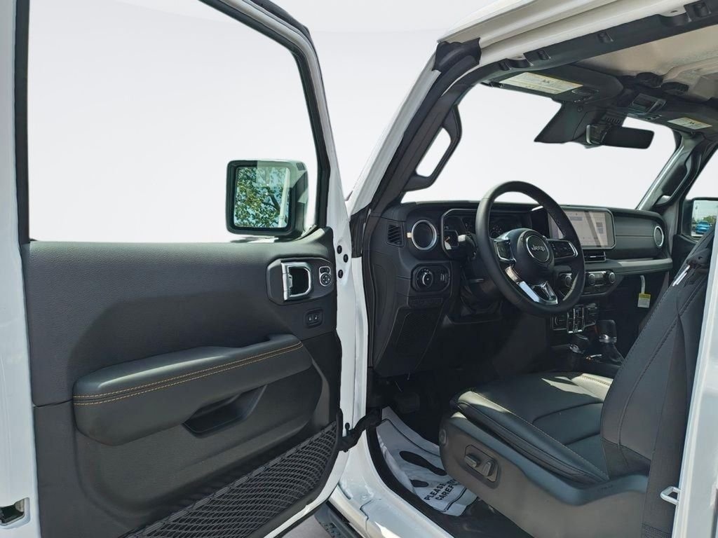 New 2026 Bright White Clear-Coat Exterior Paint Jeep Sahara image 18