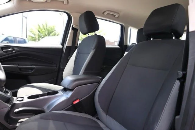 Used 2015  Ford S image 17