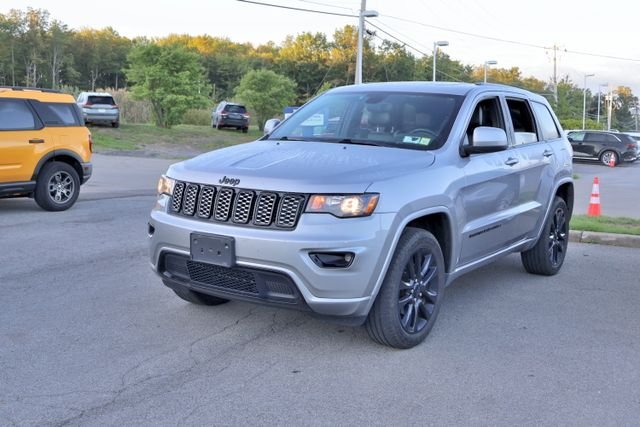 Used 2020 Silver Jeep Altitude image 3