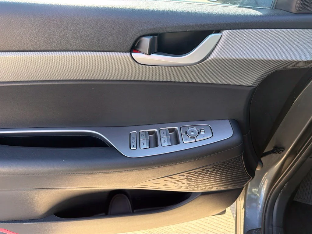 Used 2025 Gray Hyundai SEL image 7