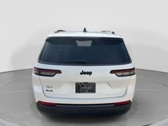 New 2026 Bright White Clear-Coat Exterior Paint Jeep Altitude image 5