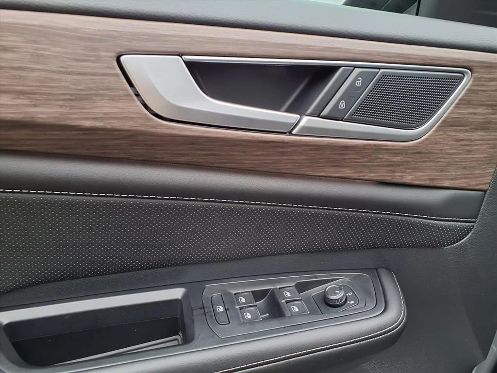 New 2026 Pure Gray Volkswagen 2.0T SEL image 11
