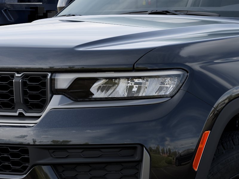 New 2026 Diamond Black Crystal Pearl-Coat Exterior Paint Jeep Laredo image 26