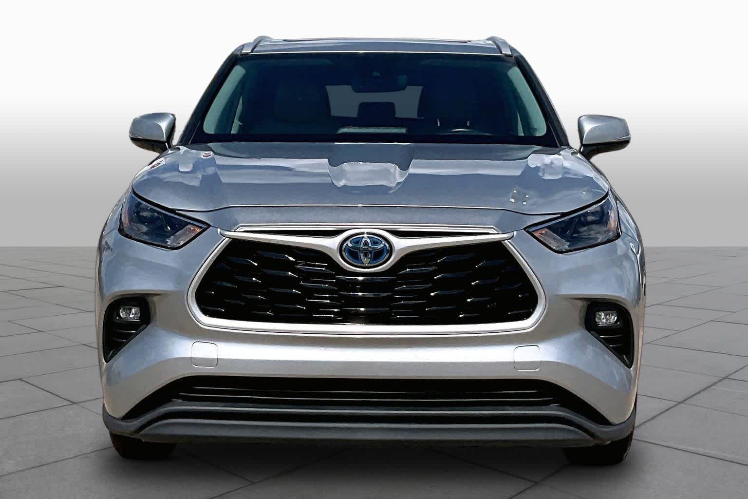 Used 2023 Celestial Silver Metallic Toyota Hybrid XLE image 4