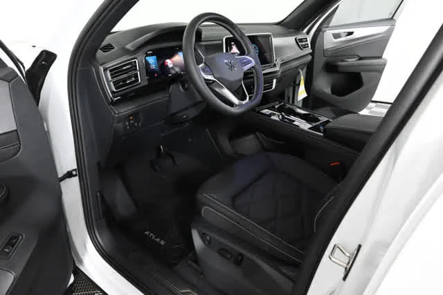 New 2026 Opal White Pearl Volkswagen 2.0T SE w/Technology image 16