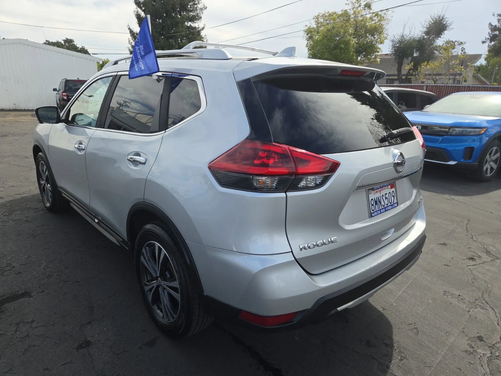 Certified Used 2018 Brilliant Silver Nissan SL image 7