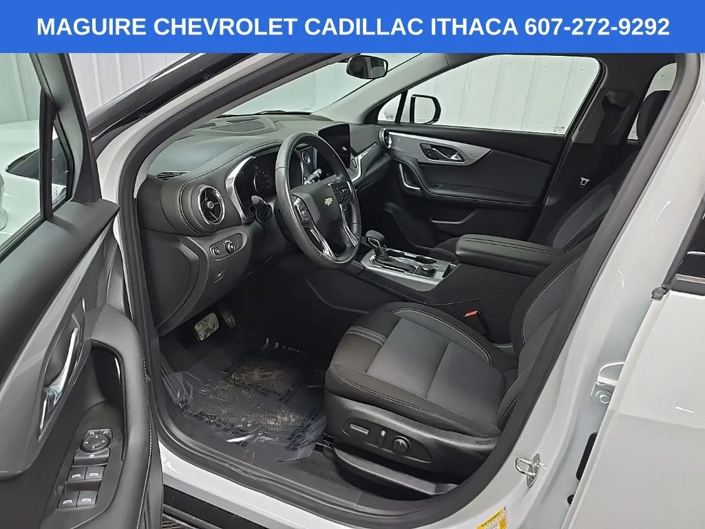 Used 2023 White Chevrolet LT image 29