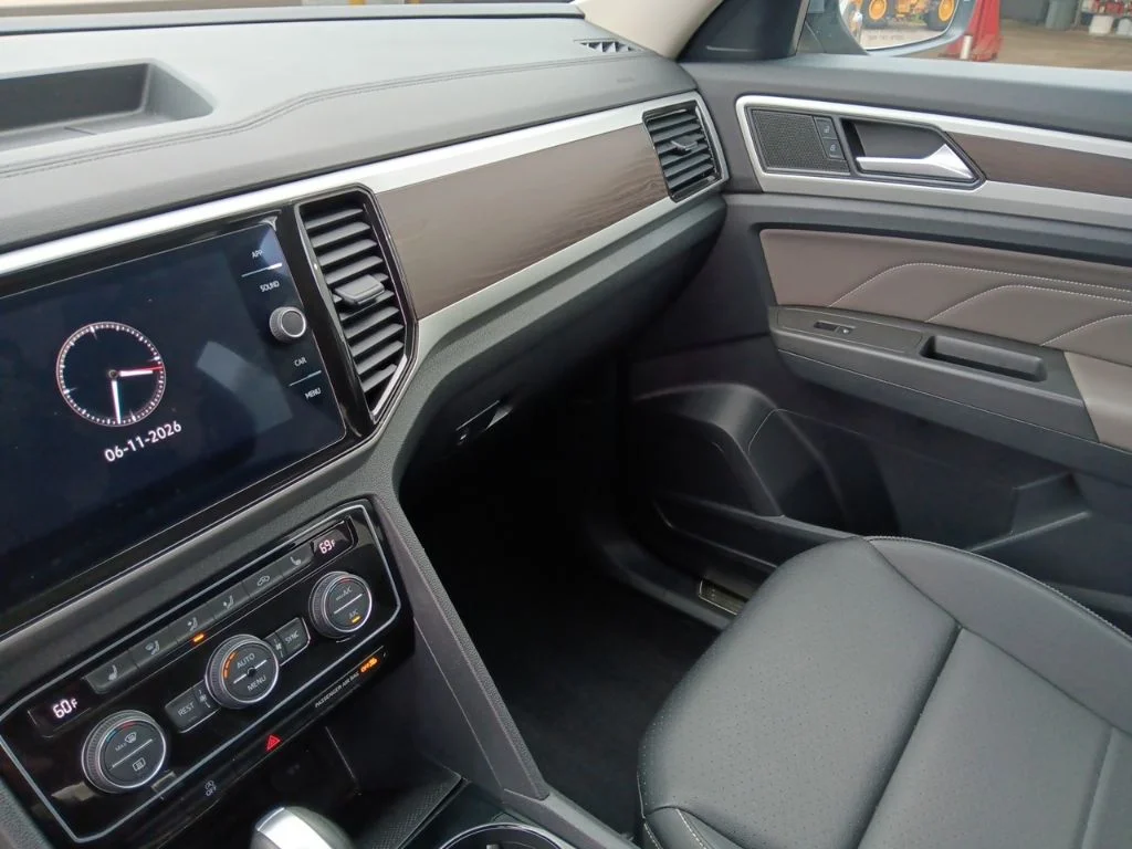 Used 2023 Pyrite Silver Metallic Volkswagen 3.6L V6 SE w/Technology image 26