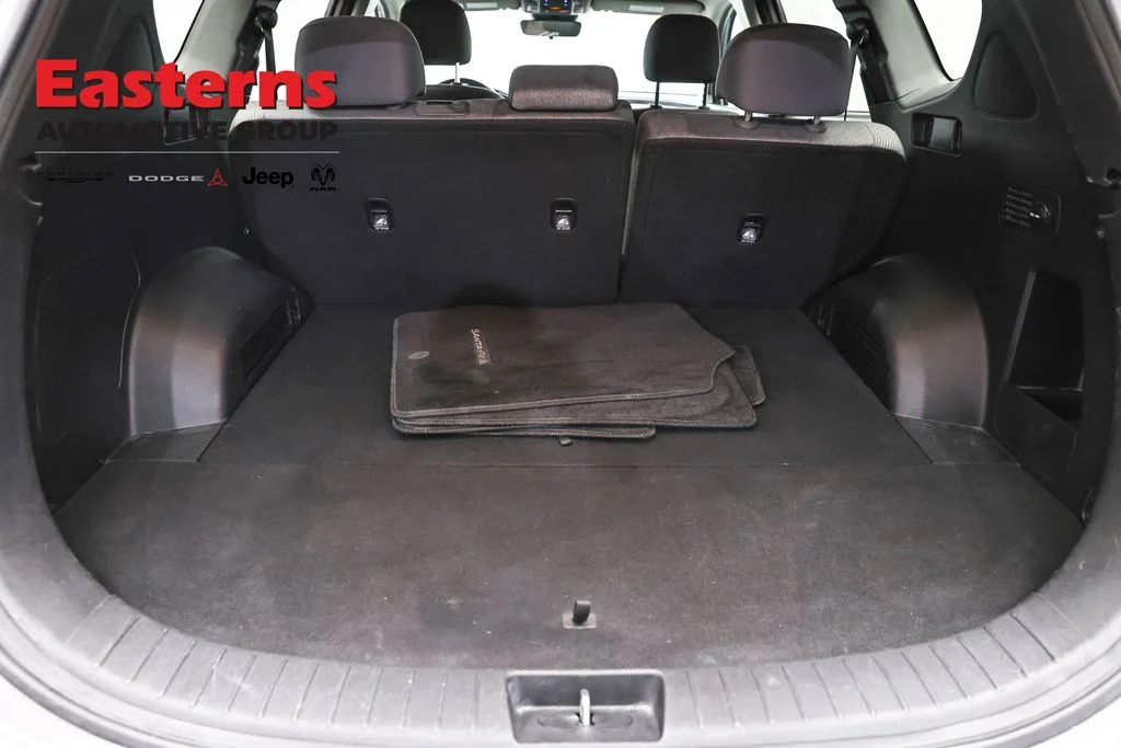 Used 2023 Silver Hyundai SEL image 12