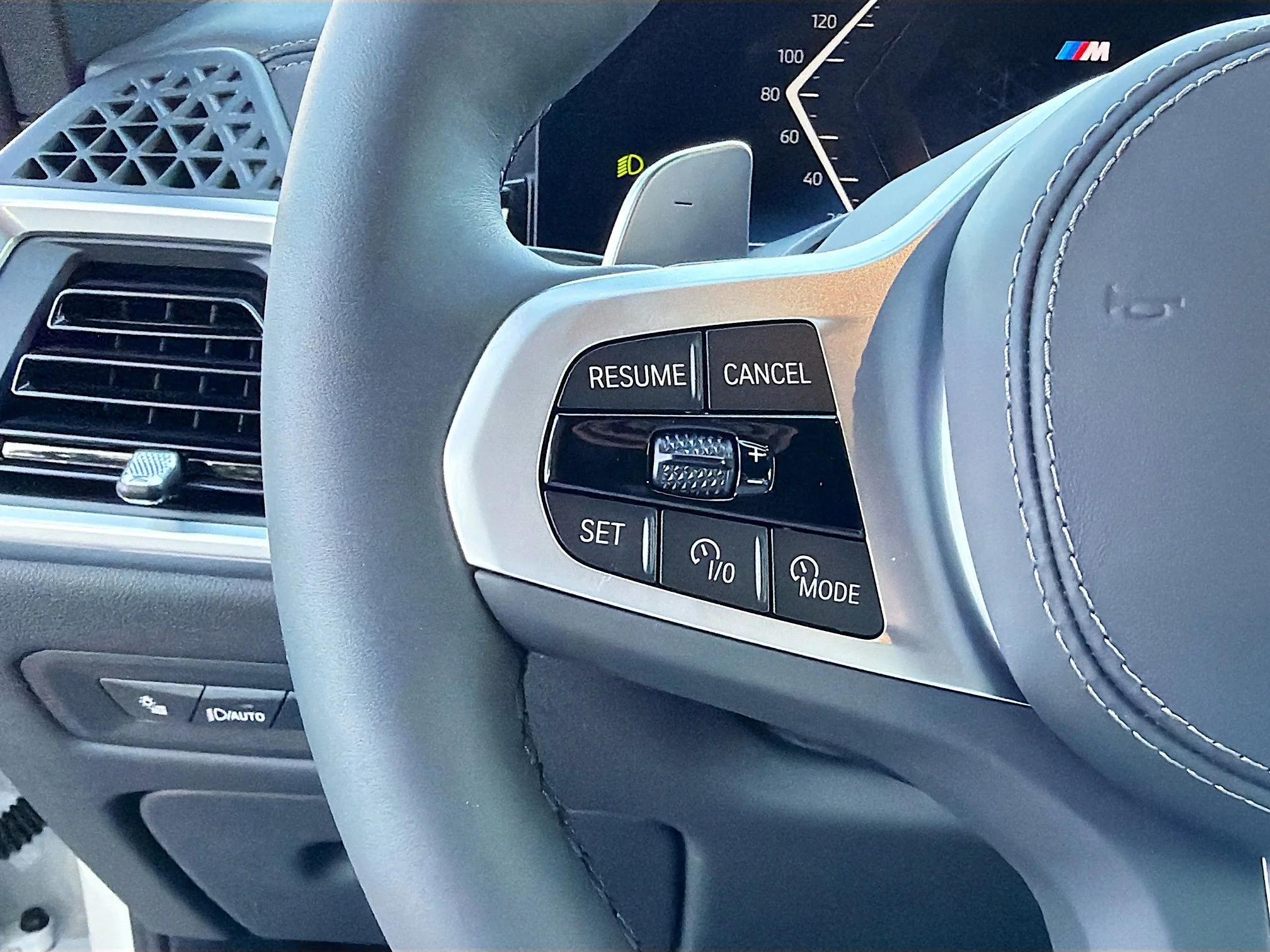 New 2026 Mineral White Metallic BMW xDrive40i image 36