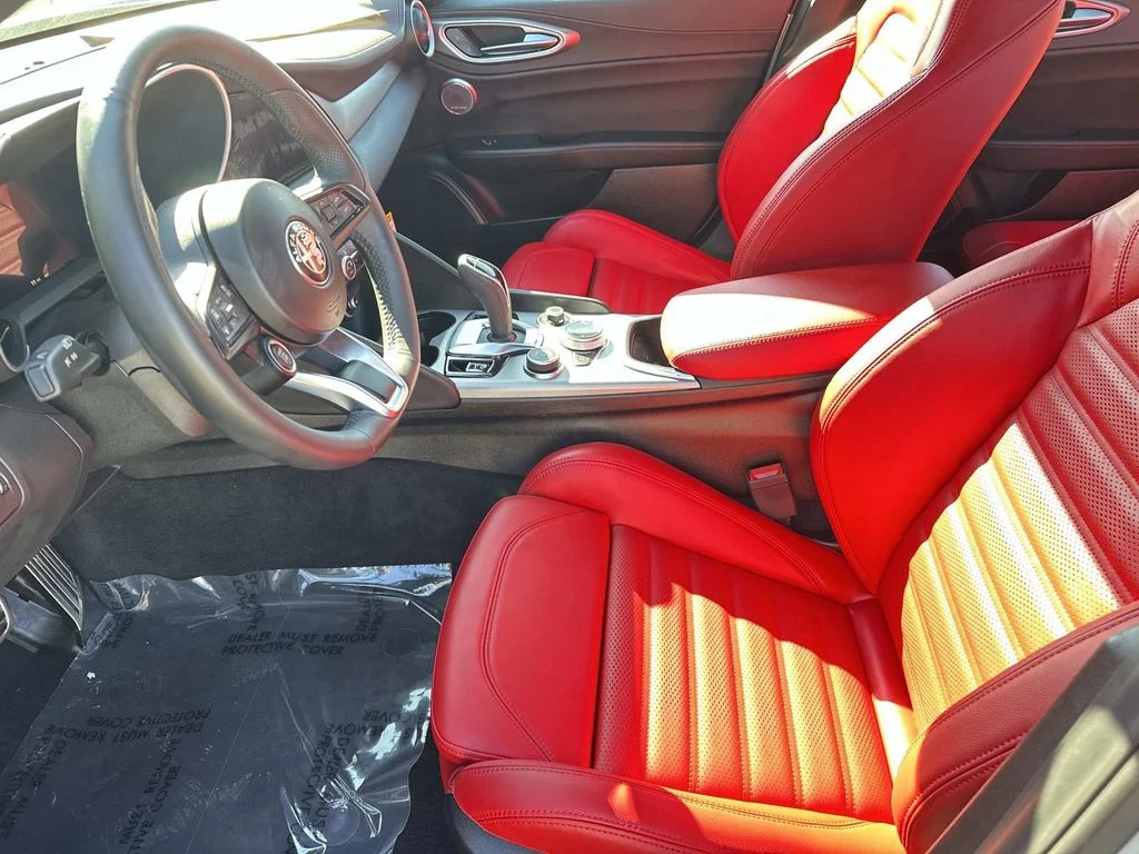 New 2026 Moonlight Gray Metallic Exterior Paint Alfa Romeo Base image 17