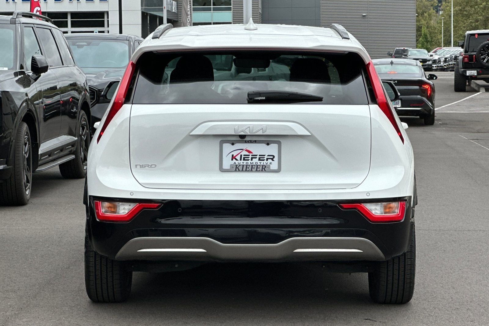 Certified Used 2023 White Kia Wind image 5