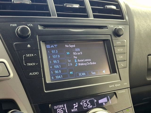 Used 2014 Silver Toyota Three image 19