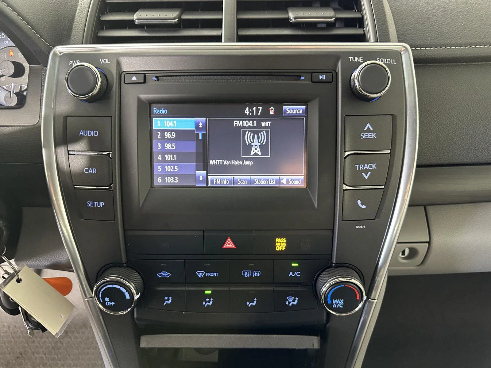Used 2017 Parisian Night Pearl Toyota SE image 12