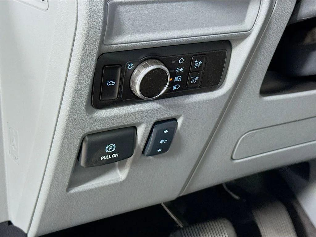 2025 Ford F-150 Lightning Flash - Photo 10