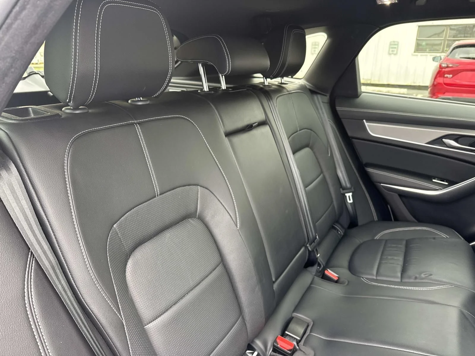 2025 Jaguar F-PACE R-Dynamic S - Photo 9