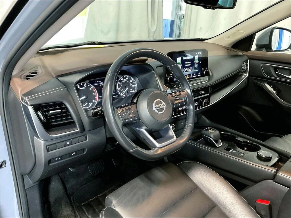 Used 2021 Gray Nissan SL image 8
